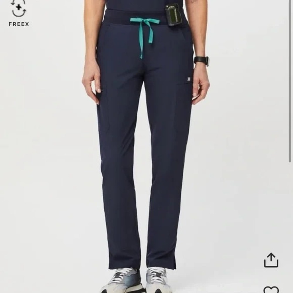 Figs Technical Collection FREEx Lined Cargo Pants Women‎ M Petite Navy PO 3997